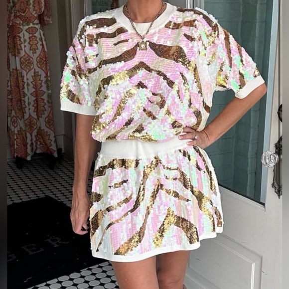 New! QUEEN OF SPARKLES Gold and White Full Sequin Tiger Stripes Sweater - Picture 10 of 10